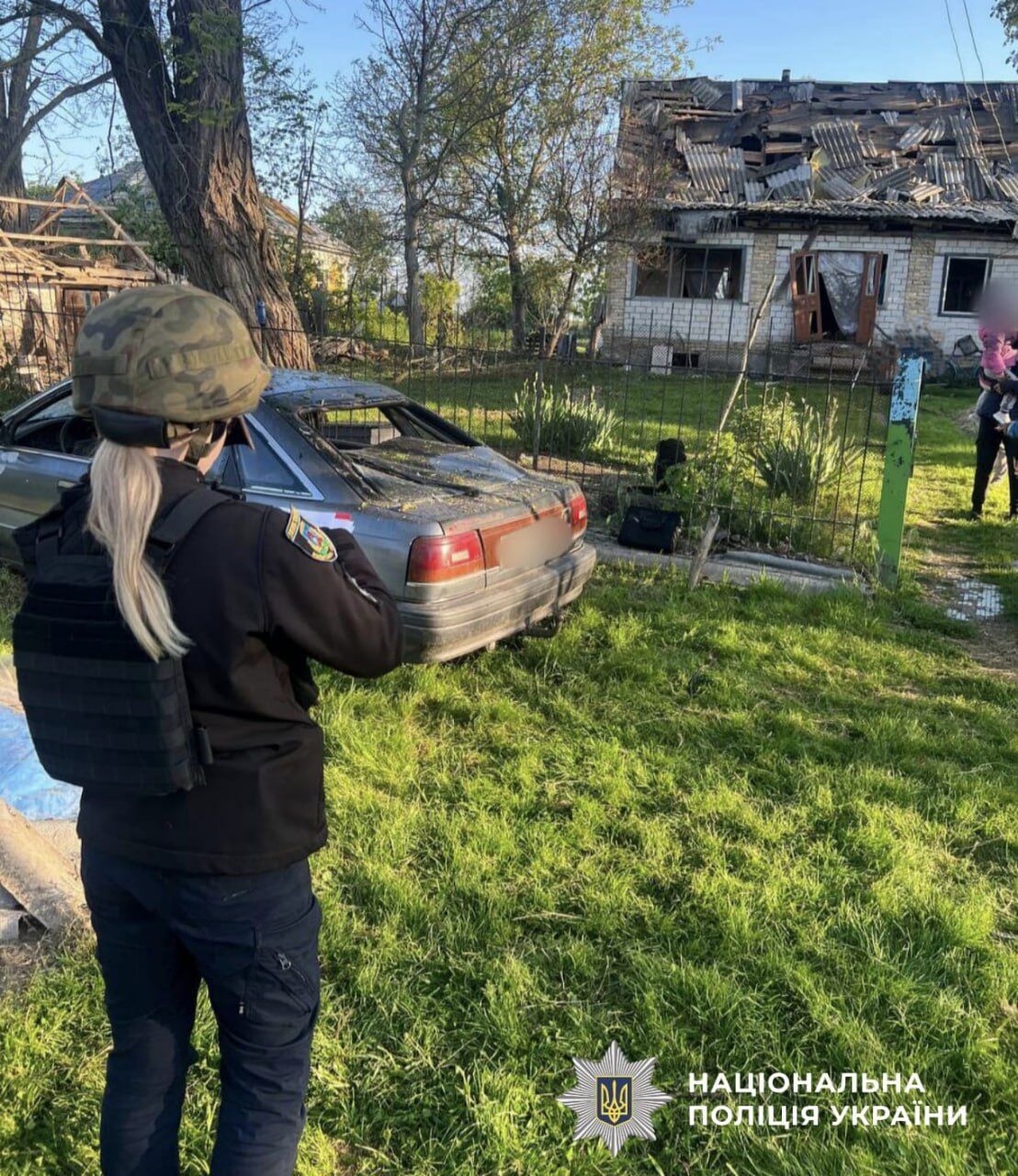 Обломки упали на дом: на Киевщине в результате вражеской атаки пострадала семья с детьми. Фото