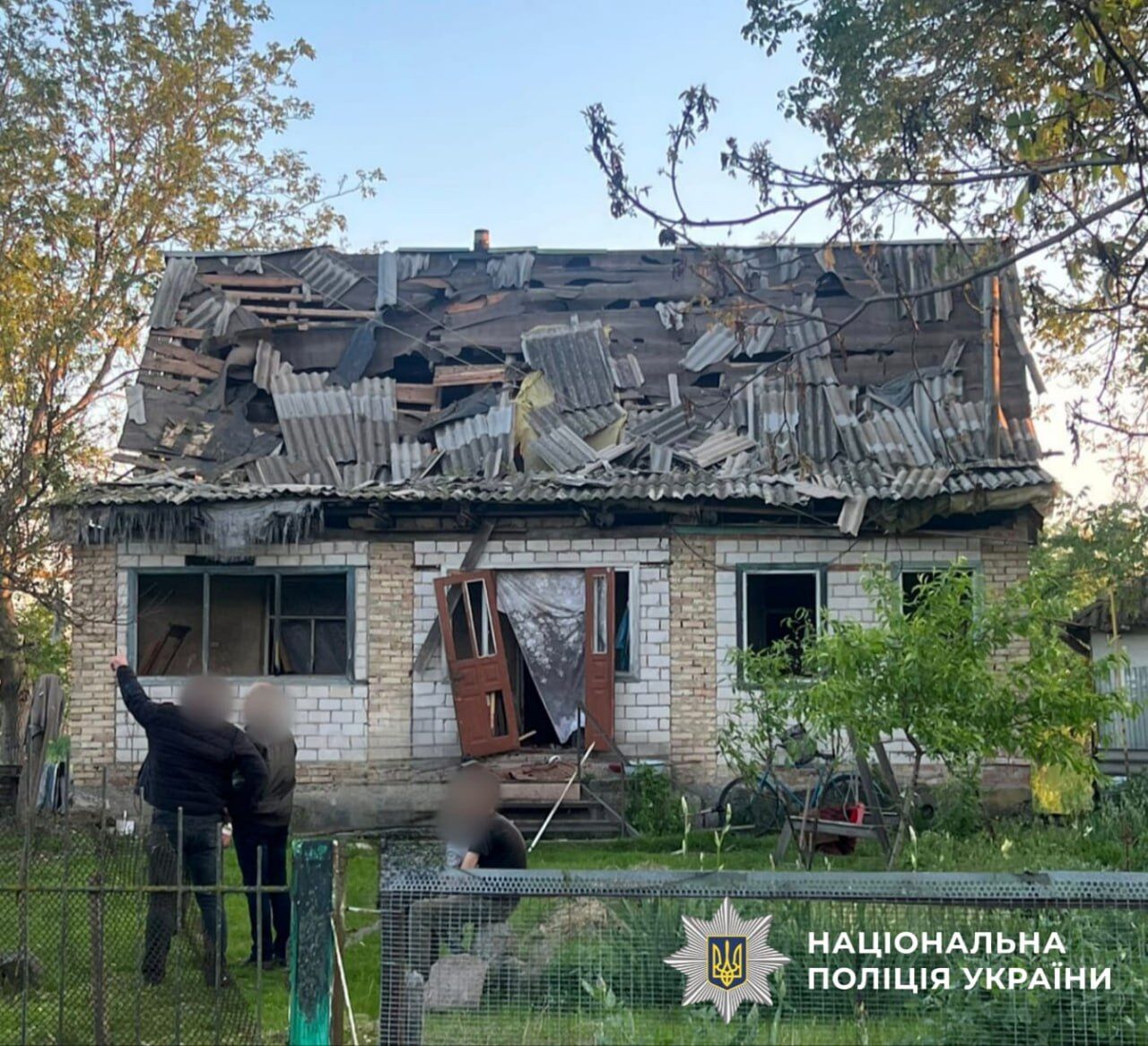 Обломки упали на дом: на Киевщине в результате вражеской атаки пострадала семья с детьми. Фото