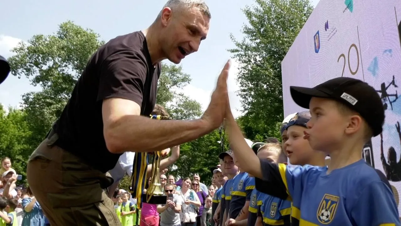 Віталій Кличко відвідав захід, присвячений підтримці ветеранів, ветеранок, їхніх родин та нагородив учасників