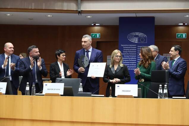 Признание приверженности ценностям свободы, демократии и героизма украинского народа: Кличко в Брюсселе получил премию Адамовича