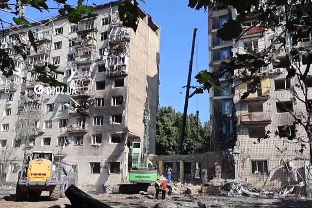 Удар РФ по дому в Соломенском районе Киева: спасатели деблокировали тело женщины. Фото и видео